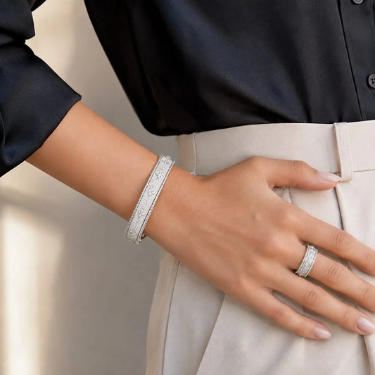 Royal Clover Ribbed 18K White Gold Bangle & Ring Set